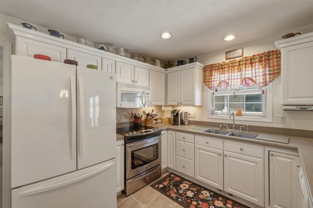 42 McKenzie Court, Milton, WV 25541