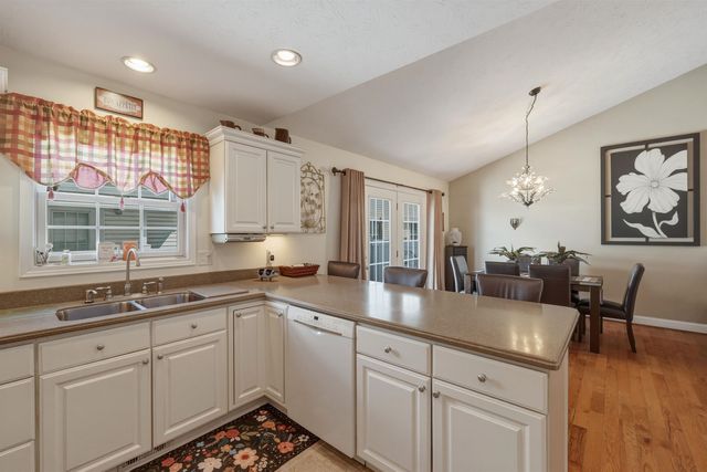 42 McKenzie Court, Milton, WV 25541