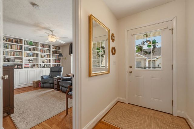 42 McKenzie Court, Milton, WV 25541