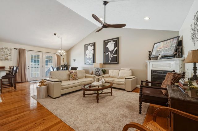 42 McKenzie Court, Milton, WV 25541