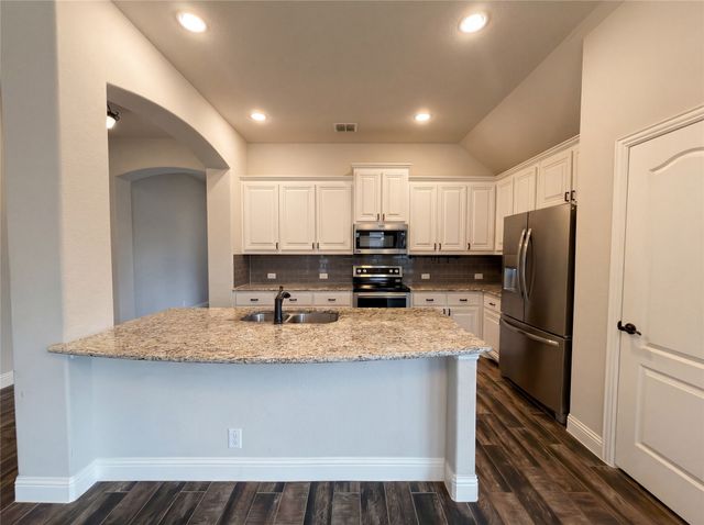 633 Bayonet Drive, Fort Worth, TX 76108