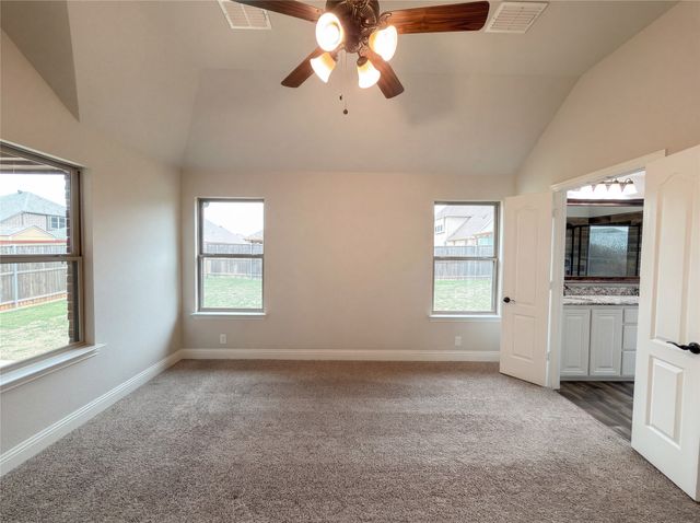 633 Bayonet Drive, Fort Worth, TX 76108