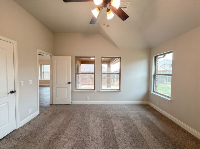 633 Bayonet Drive, Fort Worth, TX 76108