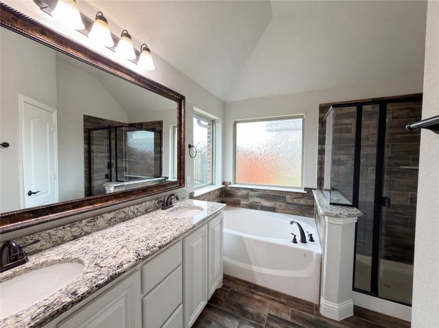 633 Bayonet Drive, Fort Worth, TX 76108