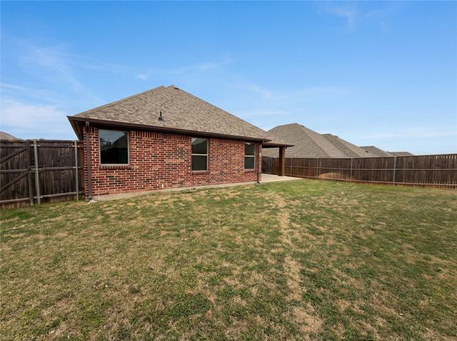 633 Bayonet Drive, Fort Worth, TX 76108
