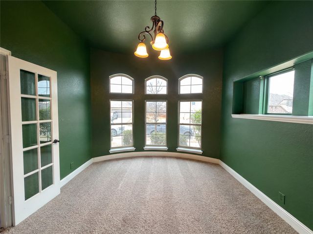 633 Bayonet Drive, Fort Worth, TX 76108