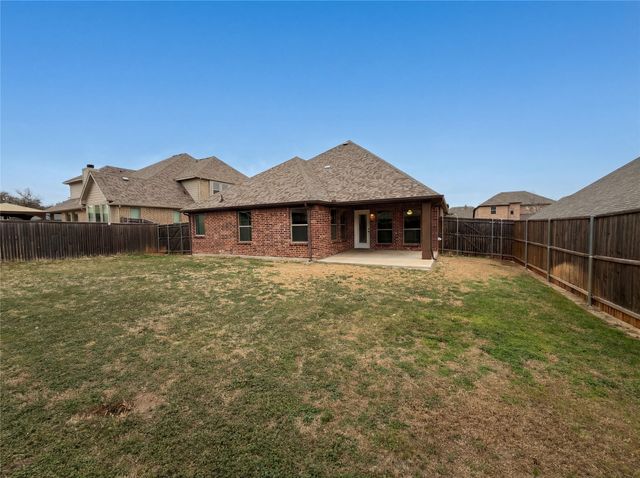 633 Bayonet Drive, Fort Worth, TX 76108