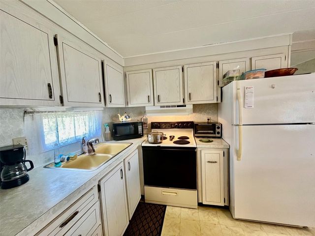 130 MELODY LANE, Tarpon Springs, FL 34689