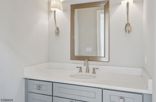 2 Bristol Ridge Rd, Boonton Twp., NJ 07005