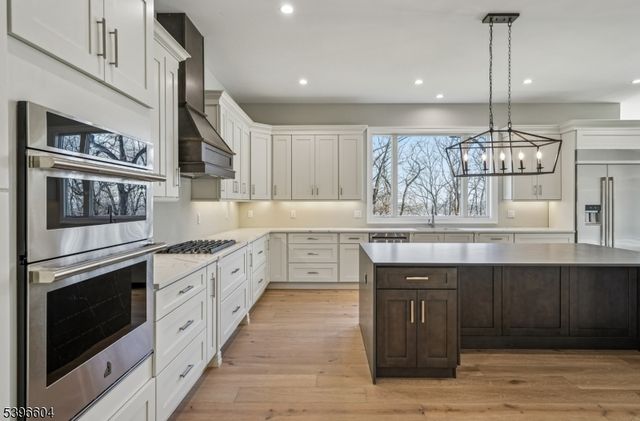 2 Bristol Ridge Rd, Boonton Twp., NJ 07005