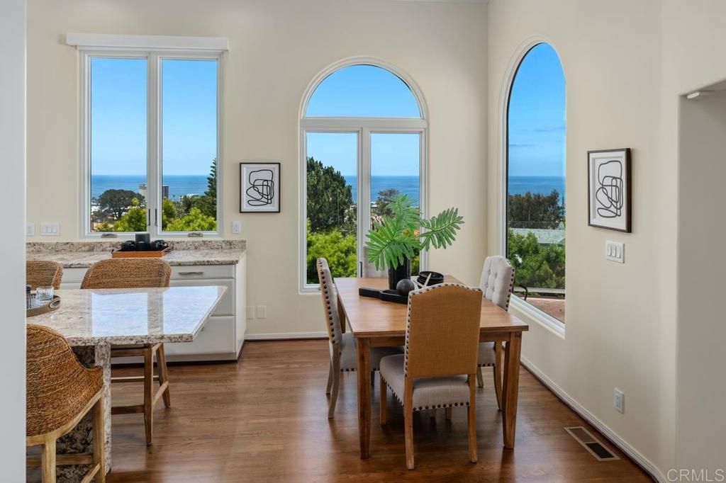 Image 13 of property listing at 1420 La Jolla Knoll, La Jolla, CA 92037