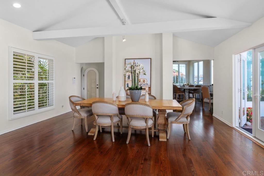 Image 14 of property listing at 1420 La Jolla Knoll, La Jolla, CA 92037