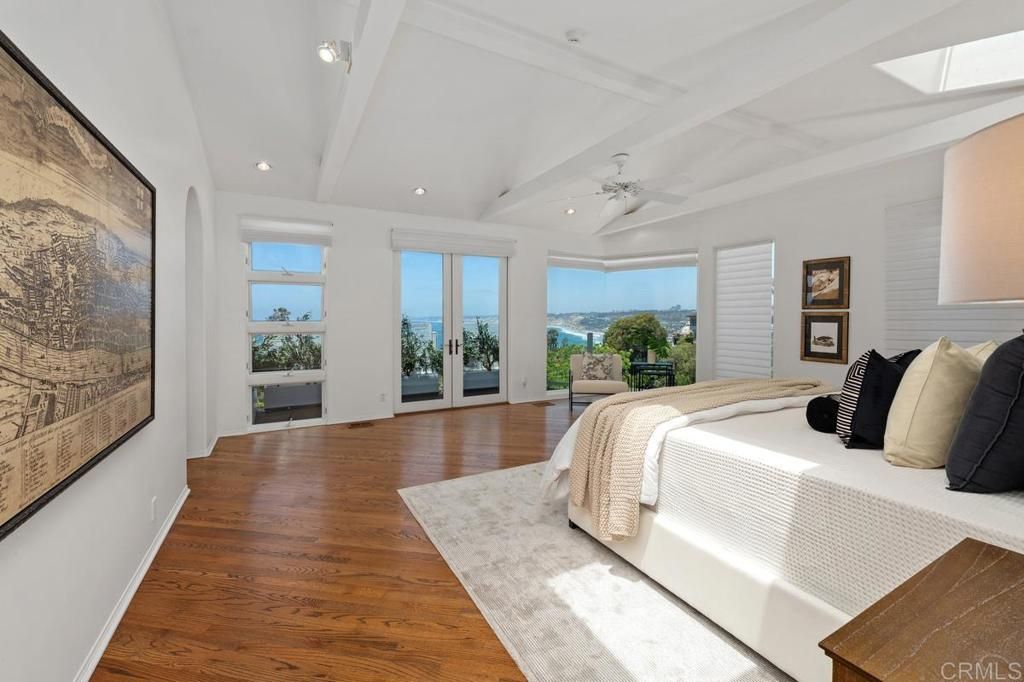 Image 15 of property listing at 1420 La Jolla Knoll, La Jolla, CA 92037