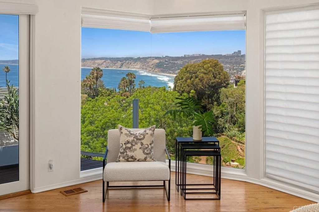 Image 16 of property listing at 1420 La Jolla Knoll, La Jolla, CA 92037