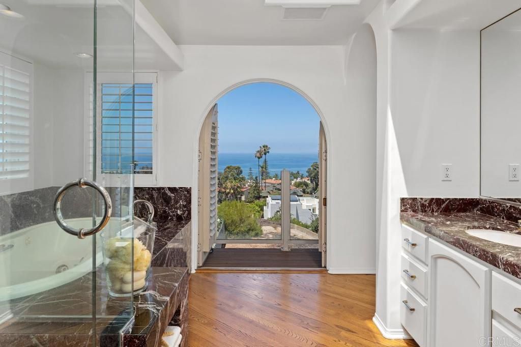 Image 18 of property listing at 1420 La Jolla Knoll, La Jolla, CA 92037