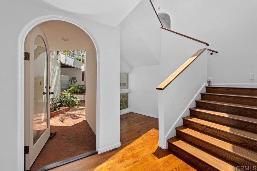 Image 27 of property listing at 1420 La Jolla Knoll, La Jolla, CA 92037