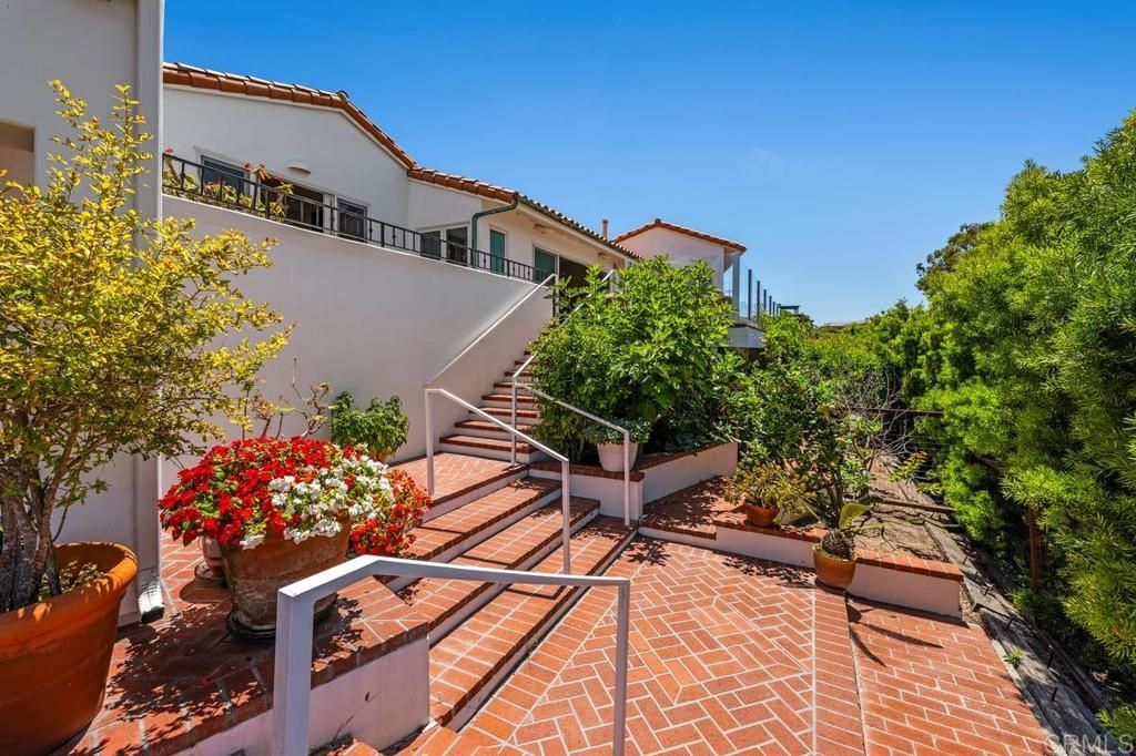 Image 28 of property listing at 1420 La Jolla Knoll, La Jolla, CA 92037