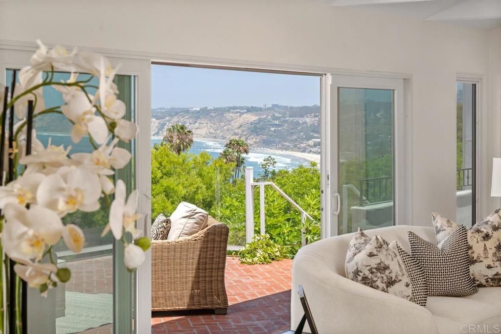 Image 7 of property listing at 1420 La Jolla Knoll, La Jolla, CA 92037