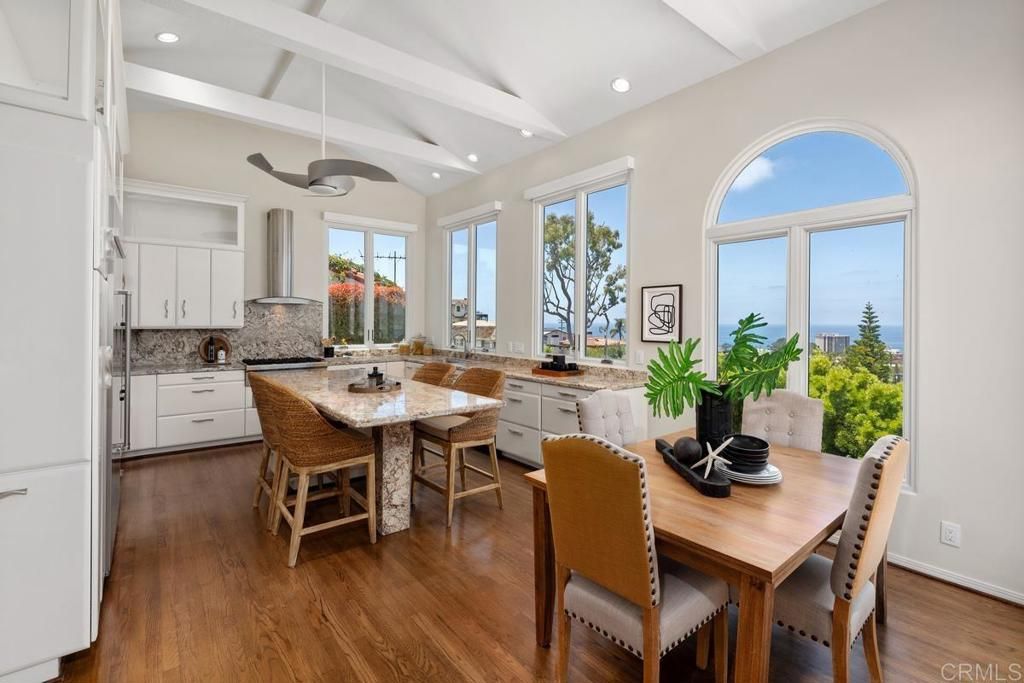 Image 8 of property listing at 1420 La Jolla Knoll, La Jolla, CA 92037