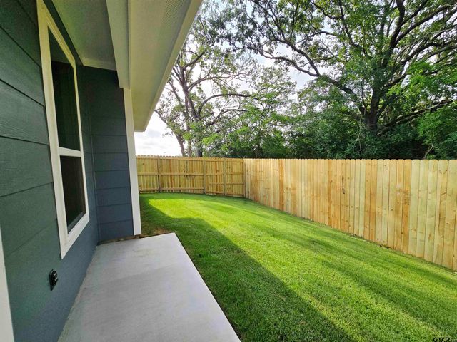 610 Park Central, Chandler, TX 75758