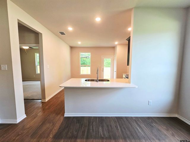 610 Park Central, Chandler, TX 75758