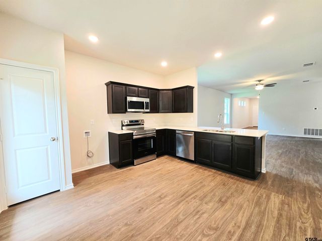 610 Park Central, Chandler, TX 75758