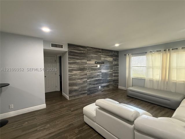 610 SE 2nd Ave L4, Deerfield Beach, FL 33441