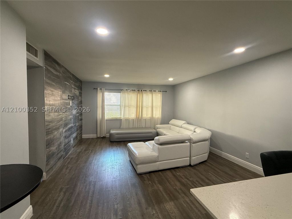 610 SE 2nd Ave L4, Deerfield Beach, FL 33441