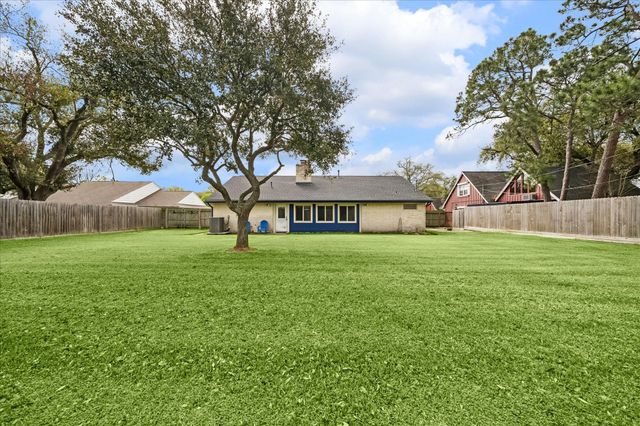 1522 19th Avenue N, Texas City, TX 77590