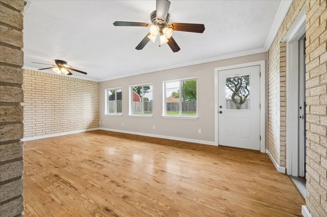 1522 19th Avenue N, Texas City, TX 77590