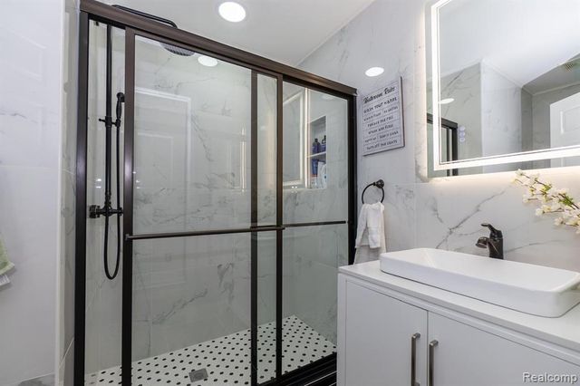 26263 Oakley Court, Brownstown, MI 48174