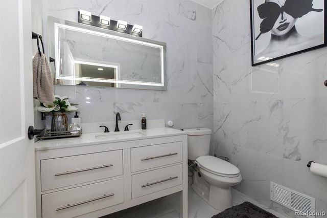 26263 Oakley Court, Brownstown, MI 48174