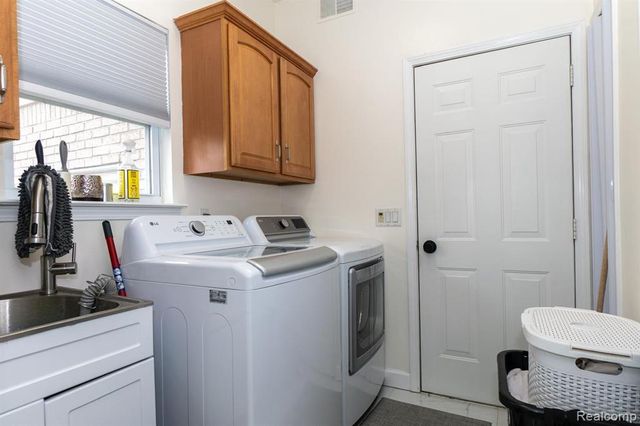 26263 Oakley Court, Brownstown, MI 48174