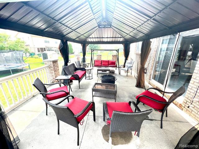 26263 Oakley Court, Brownstown, MI 48174