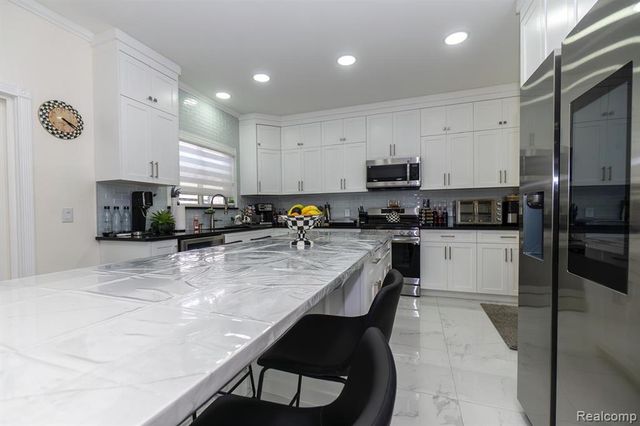 26263 Oakley Court, Brownstown, MI 48174