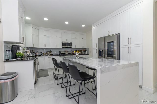 26263 Oakley Court, Brownstown, MI 48174