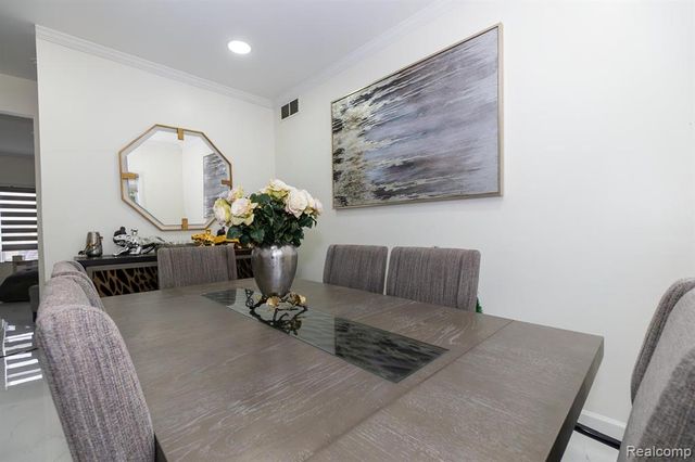 26263 Oakley Court, Brownstown, MI 48174