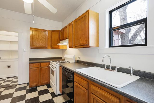 811 N 7th St, Alpine, TX 79830