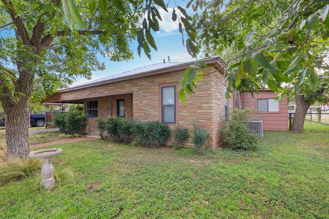 811 N 7th St, Alpine, TX 79830