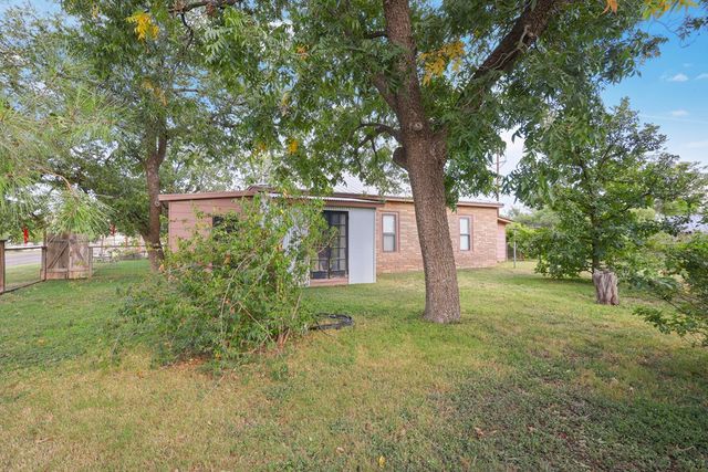 811 N 7th St, Alpine, TX 79830