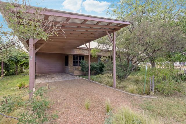 811 N 7th St, Alpine, TX 79830