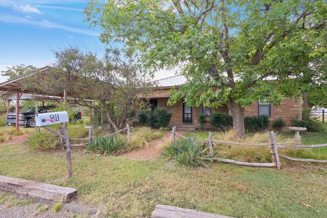 811 N 7th St, Alpine, TX 79830