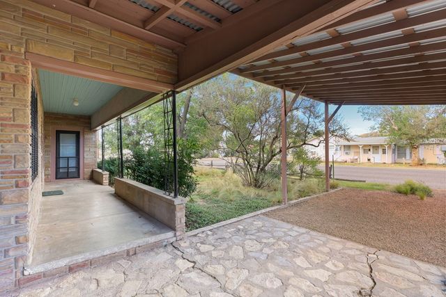 811 N 7th St, Alpine, TX 79830