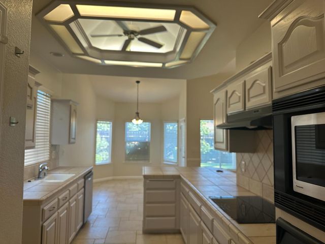 2523 E Cole, Fresno, CA 93720