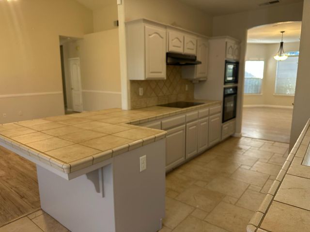 2523 E Cole, Fresno, CA 93720