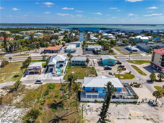 6081 Shelby LN, Fort Myers Beach, FL 33931