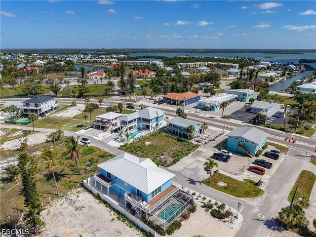 6081 Shelby LN, Fort Myers Beach, FL 33931