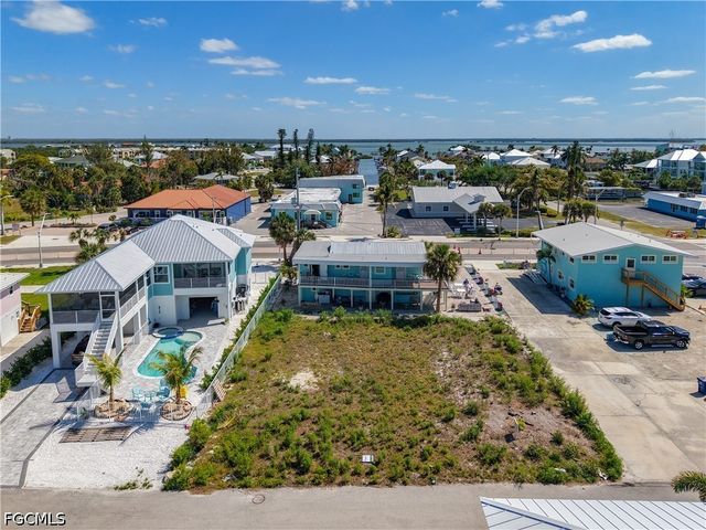 6081 Shelby LN, Fort Myers Beach, FL 33931