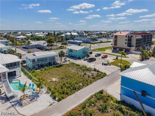 6081 Shelby LN, Fort Myers Beach, FL 33931