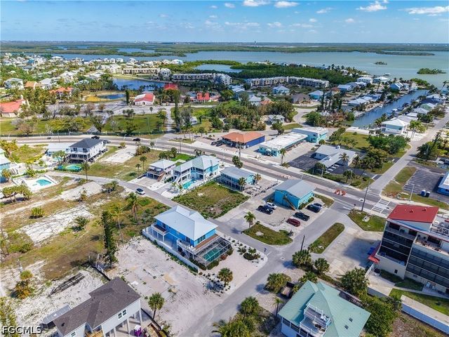 6081 Shelby LN, Fort Myers Beach, FL 33931